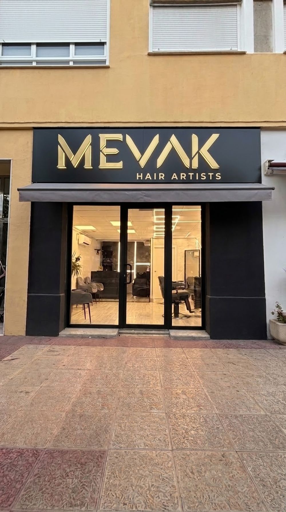 Fachada de Mevak Hair Artists